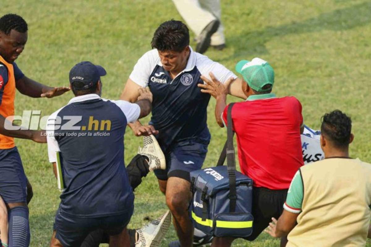 EN FOTOS: La lluvia de golpes y patadas entre técnicos de Marathón y Motagua