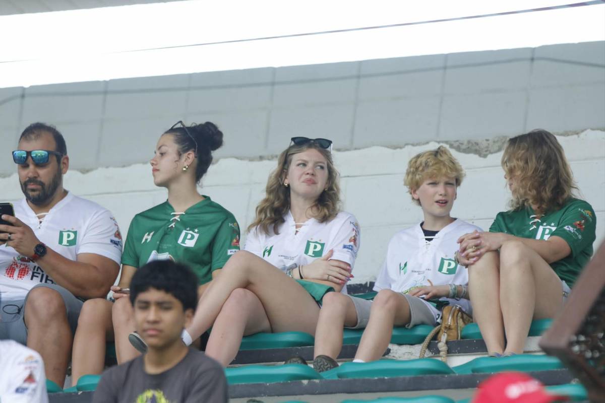 La preciosa rubia en las gradas que opacó a las modelos en el Excélsior y la leyenda hondureña que apoyó a Platense