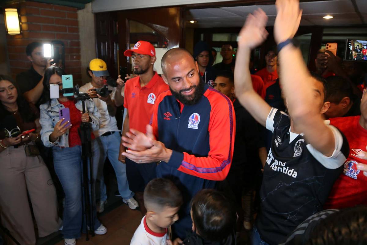 ¡Épico banderazo! Afición del Olimpia pide la 40 antes de la gran final contra Marathón