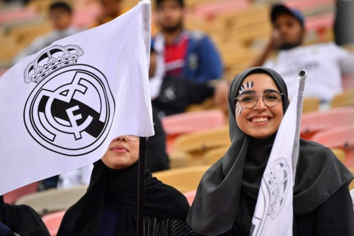 Sin velo y con Niqab: Las mujeres de Arabia Saudita sí llegaron a ver al Real Madrid-Valencia