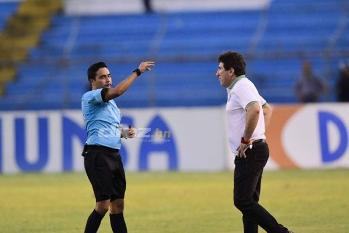 Héctor Vargas pierde la cabeza y es expulsado; la tristeza de Maldonado y los contratistas en el Olímpico