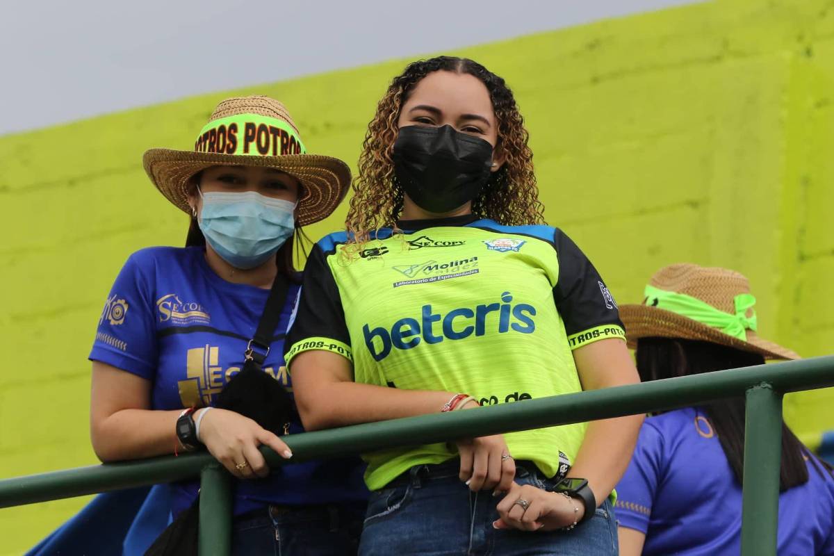 ¿A quién ‘espiaba’ Héctor Vargas? Derroche de bellezas, pasillo a Motagua, el abrazo de Obando con su hijo y tremendo ambiente en Olancho