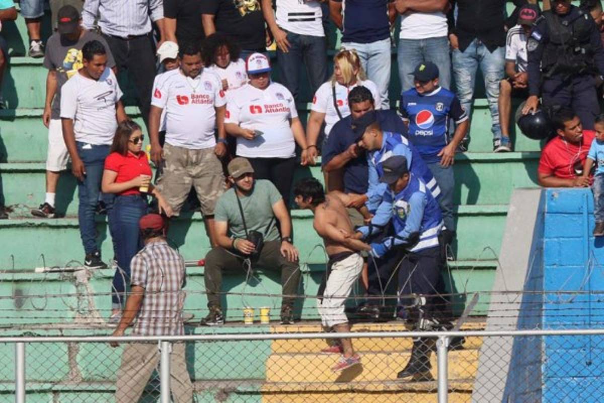 Las otras fotos que no viste del Motagua-Olimpia que terminó en caos