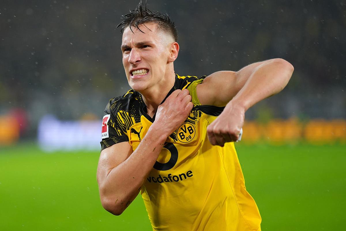 Barcelona va por el mejor central del mundo para sustituir a Ronald Araújo: Flick ya dio el 'ok'