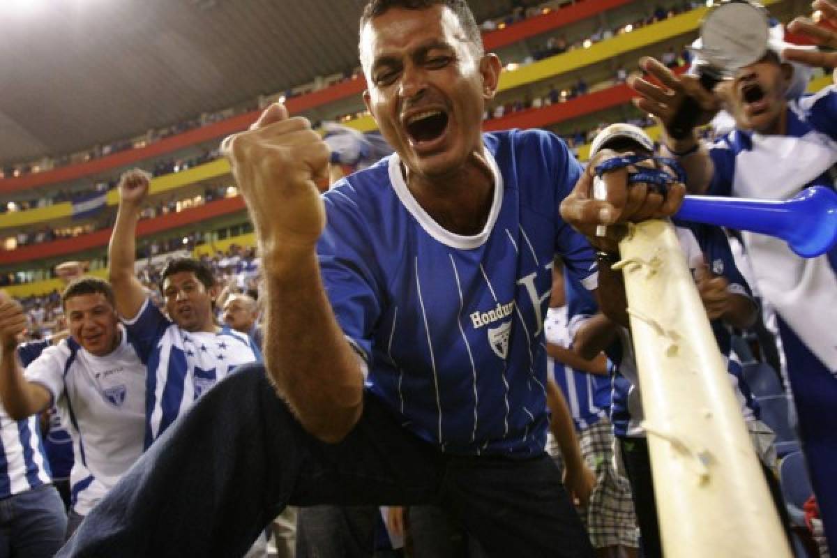 ¡Hace 11 años! Fotos inéditas de la desenfrenada celebración en Honduras tras clasificar al Mundial 2010