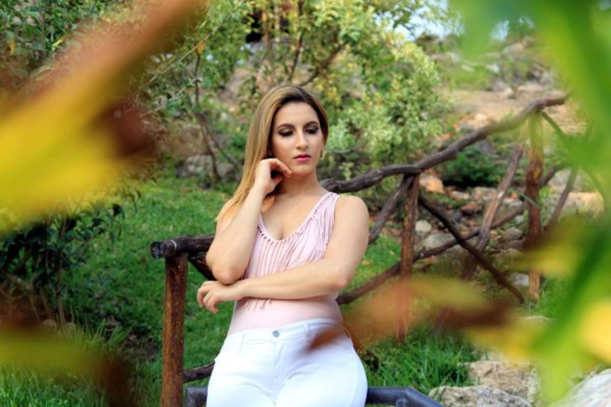 Ella es Roxana Kafati, la bella pareja de jugador del Juticalpa FC