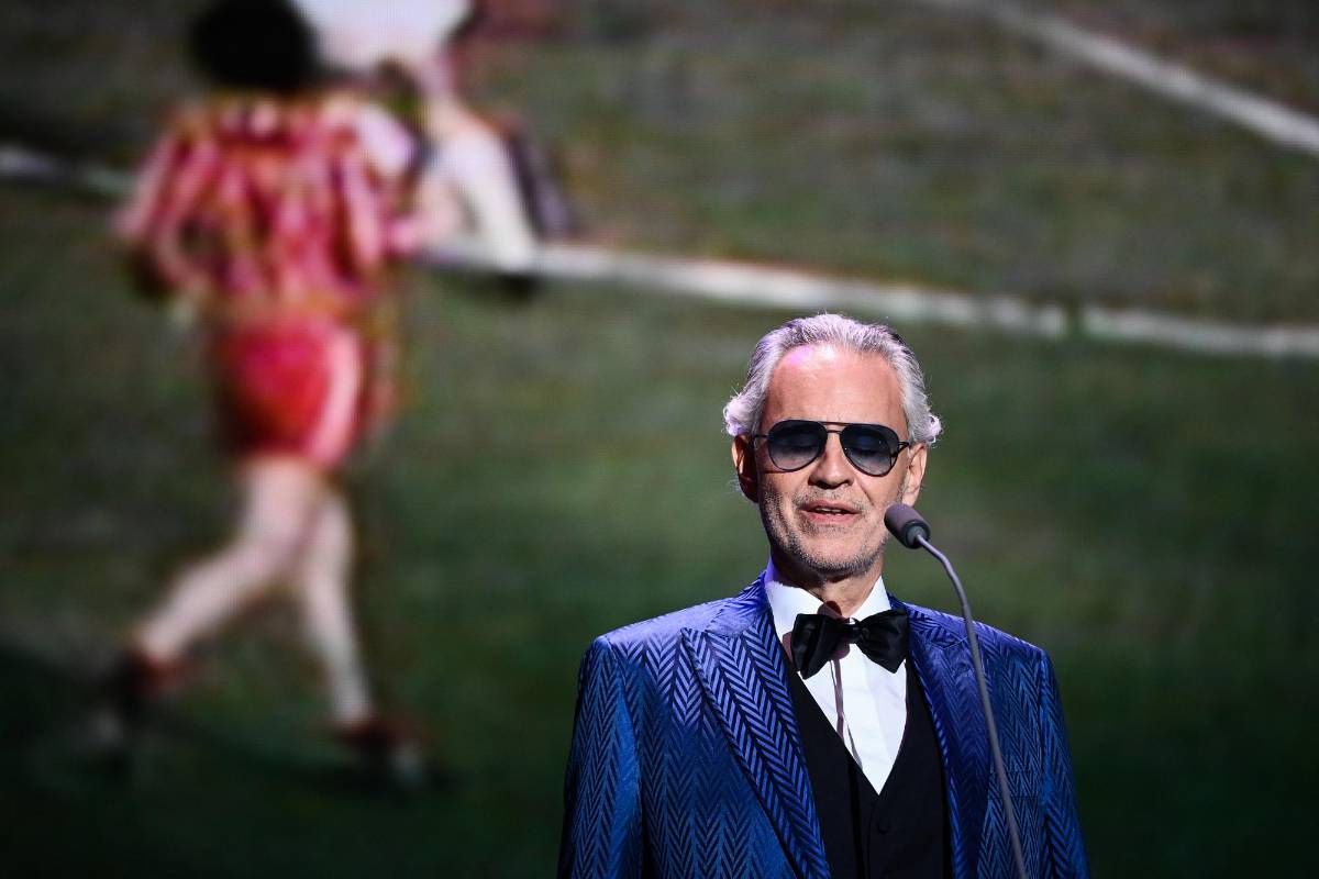 Balón de Oro: La inspiración del atuendo de Benzema, sorpresivo invitado especial y así captaron a Karim junto a Lewandowski