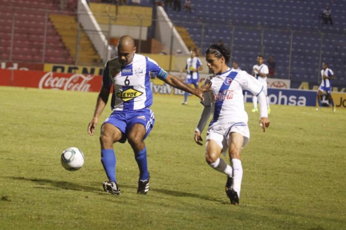 De famosos futbolistas a dirigir los dos grandes clásicos en Honduras: El pasado de los cuerpos técnicos