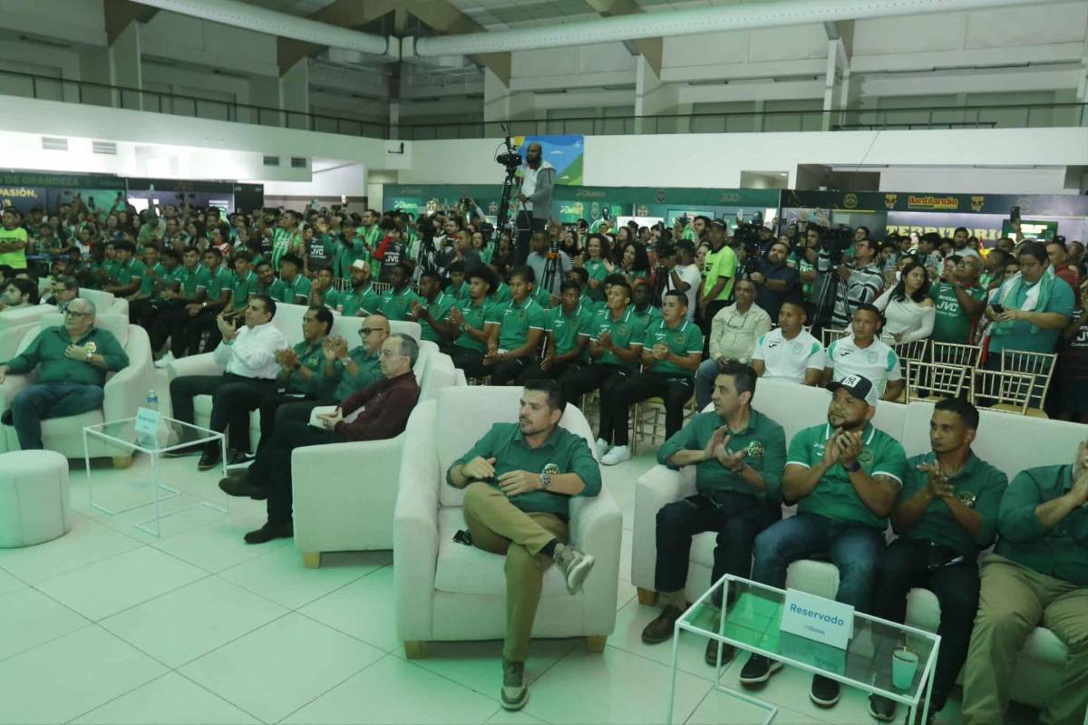¡La nueva piel del centenario! Marathón presentó su histórico uniforme acompañado de sus leyendas