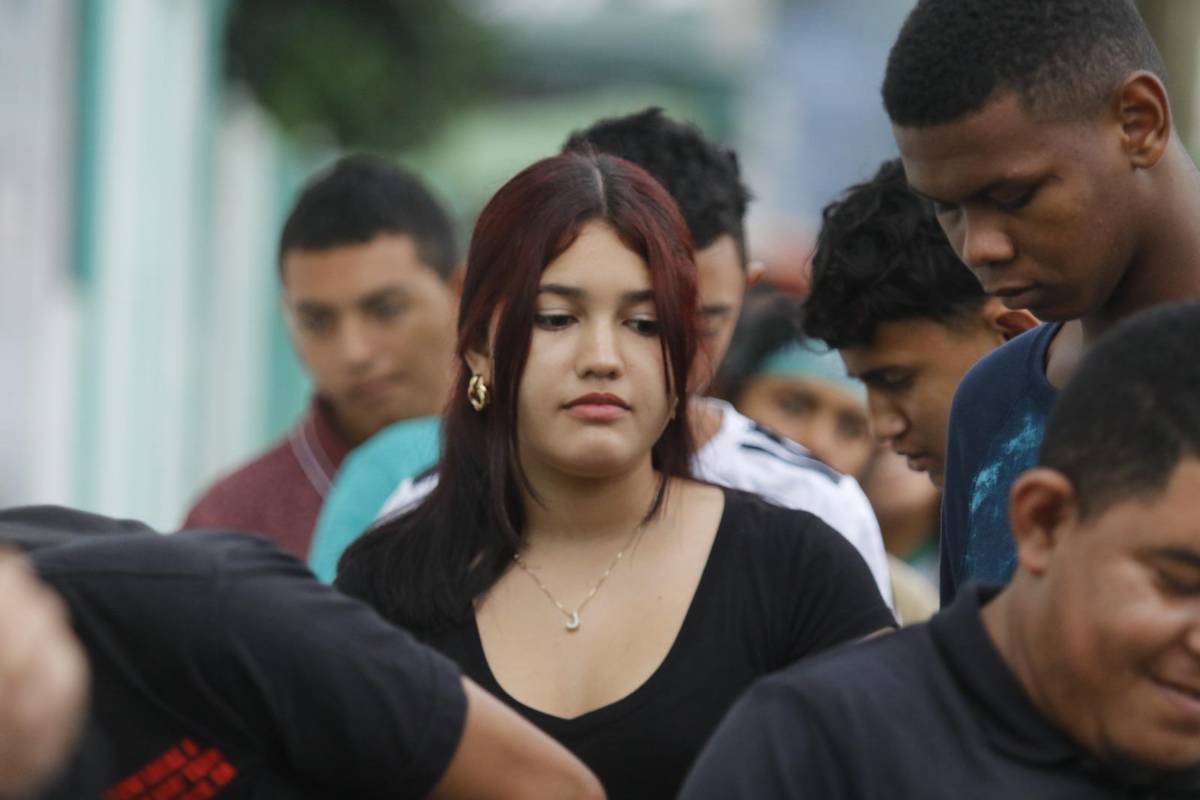 Ambientazo en el estadio Rubén Deras, hermosas jóvenes y ni la lluvia detiene la gran final del ascenso de Honduras entre CD Choloma y Platense