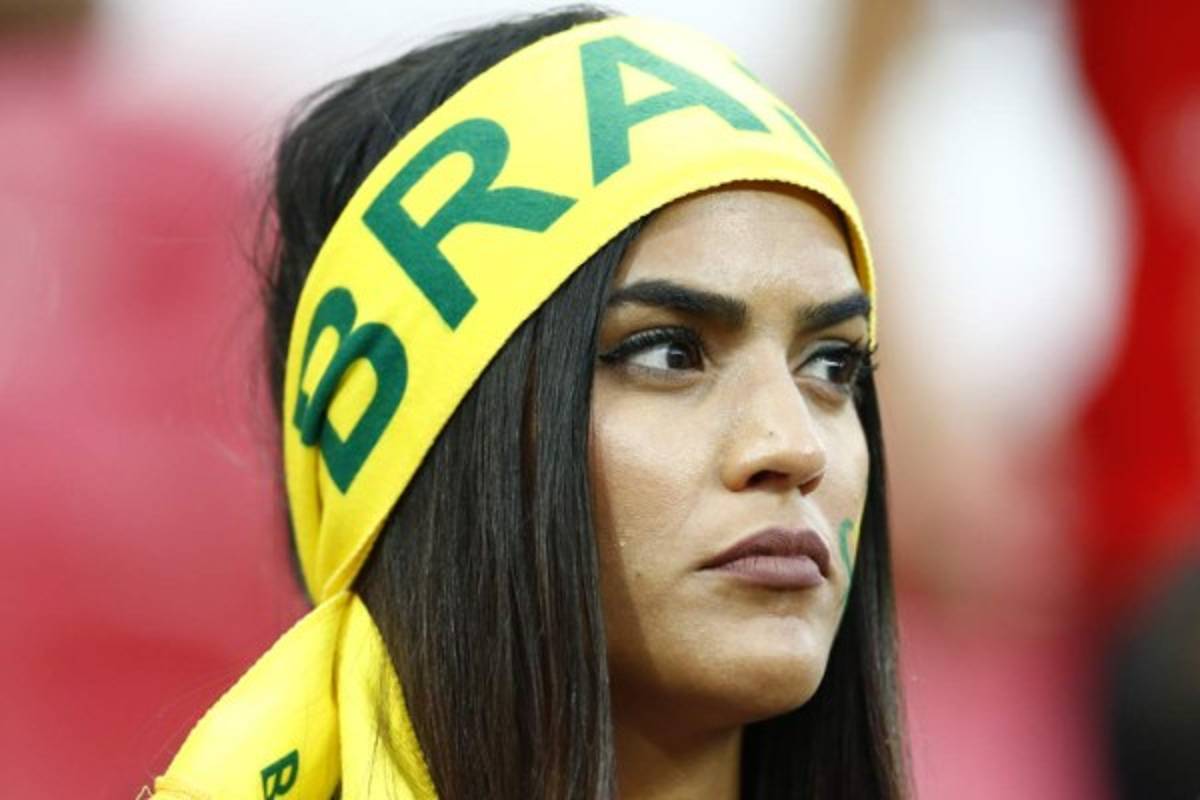Garotas ponen belleza en el Mundial de Rusia en juego de Brasil-Bélgica