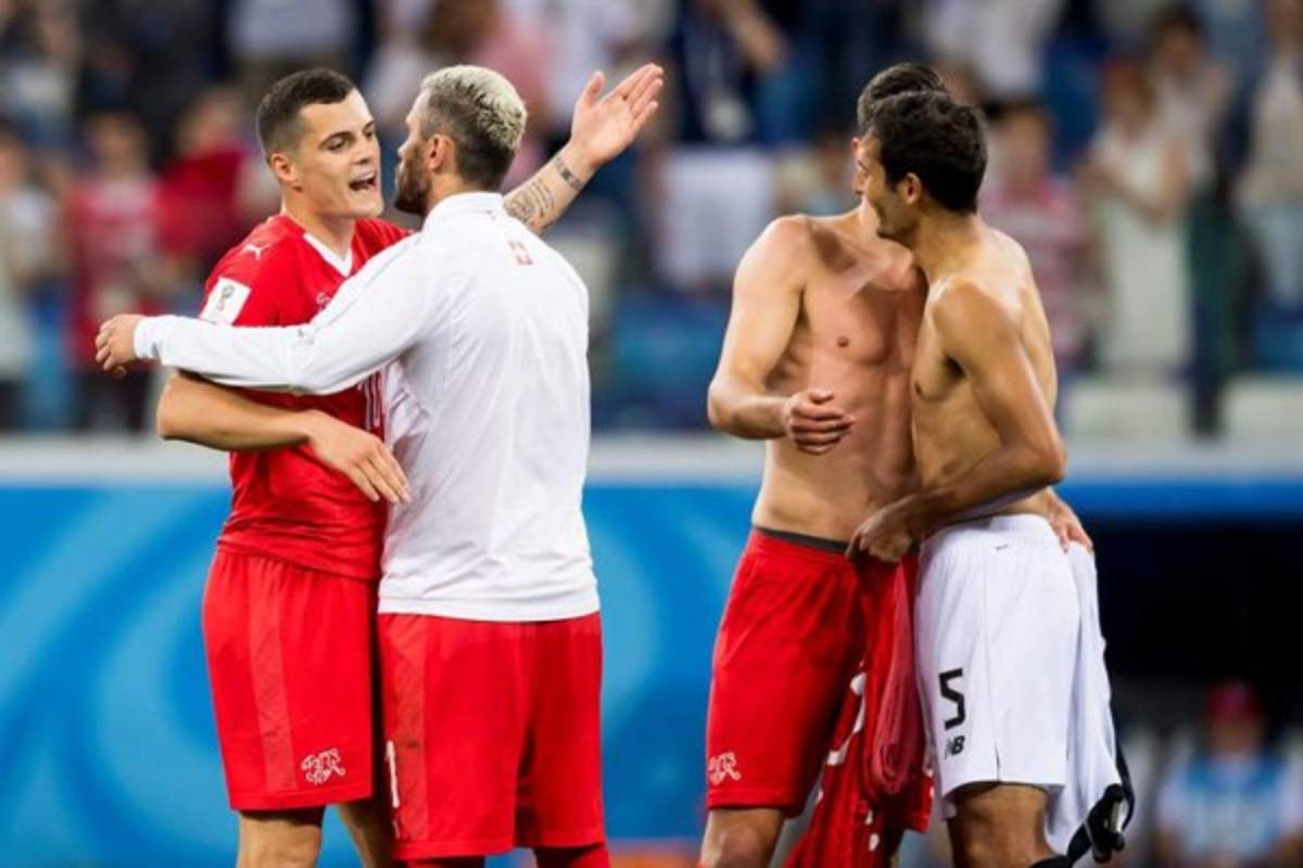 ¿Quién es la rubia? Costa Rica se despide con dignidad y el cambio de camisas