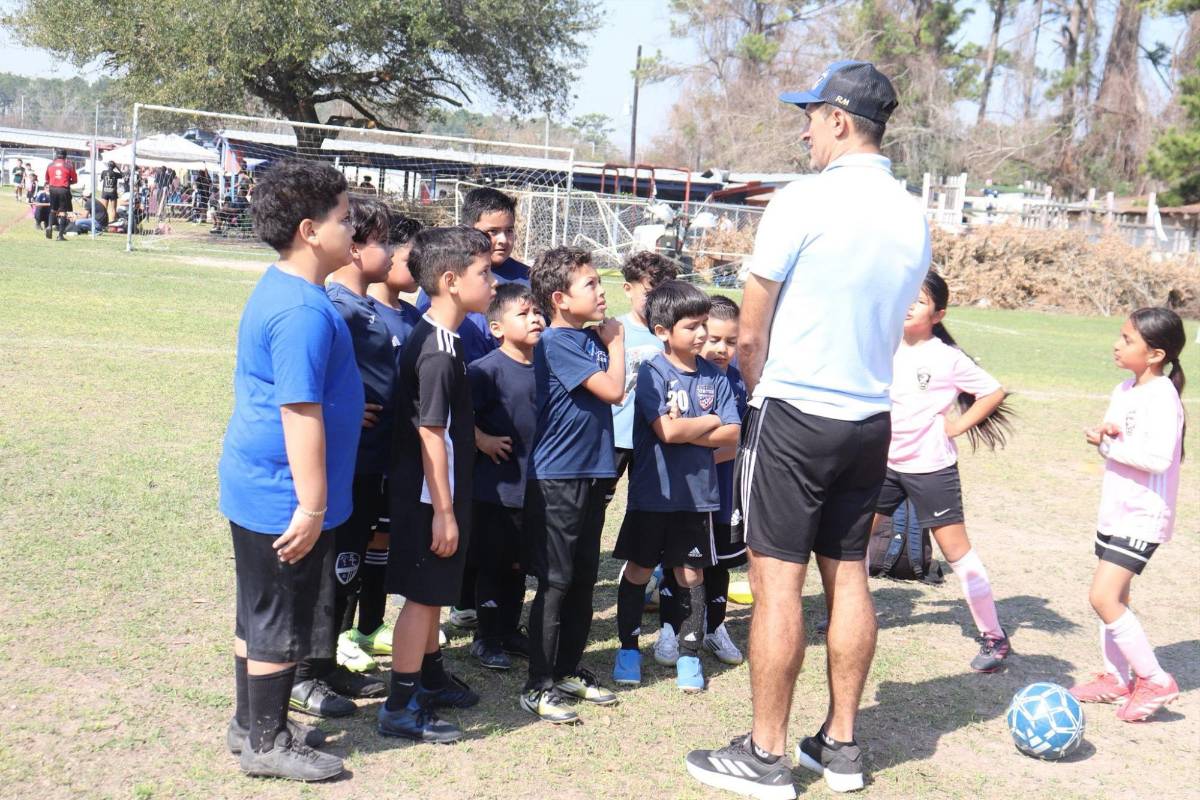 Entre el fútbol y la construcción: Exjugador de Honduras realiza su vida en Estados Unidos