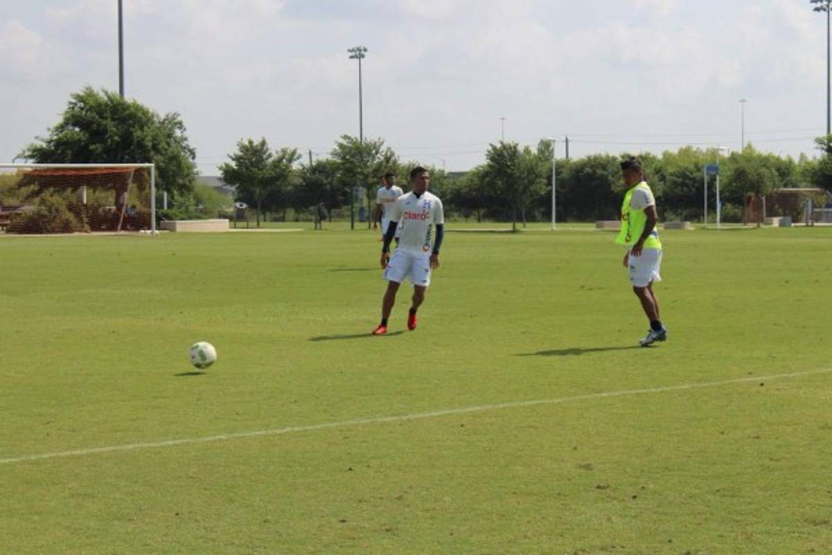 Las imágenes del entreno de Honduras y El Salvador previo a la batalla en Houston