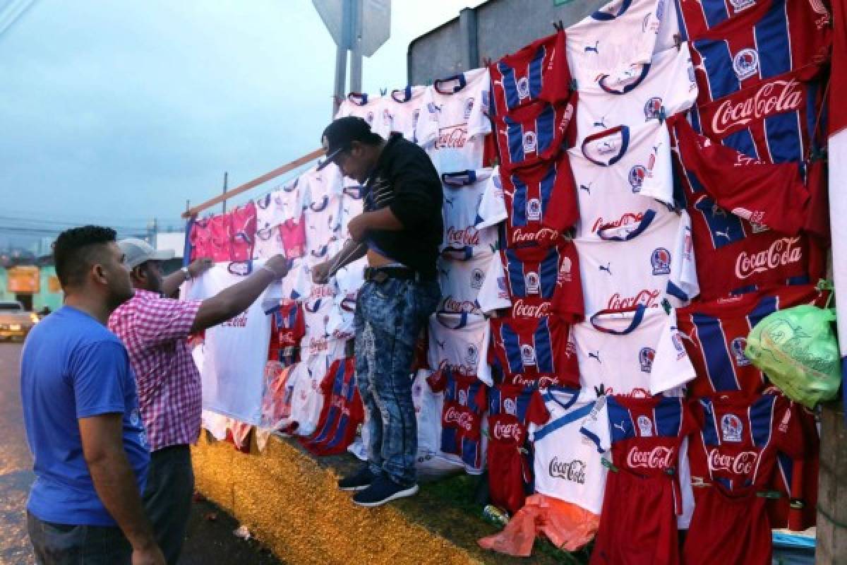 FOTOS: Afición de Olimpia no falla y llena el estadio Nacional