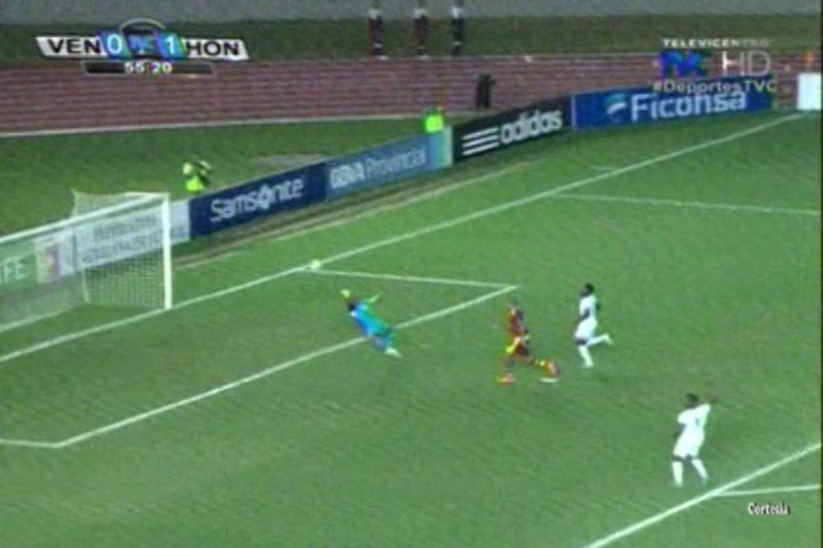 VIDEO: Buba López hace espectacular atajada a estrella venezolana