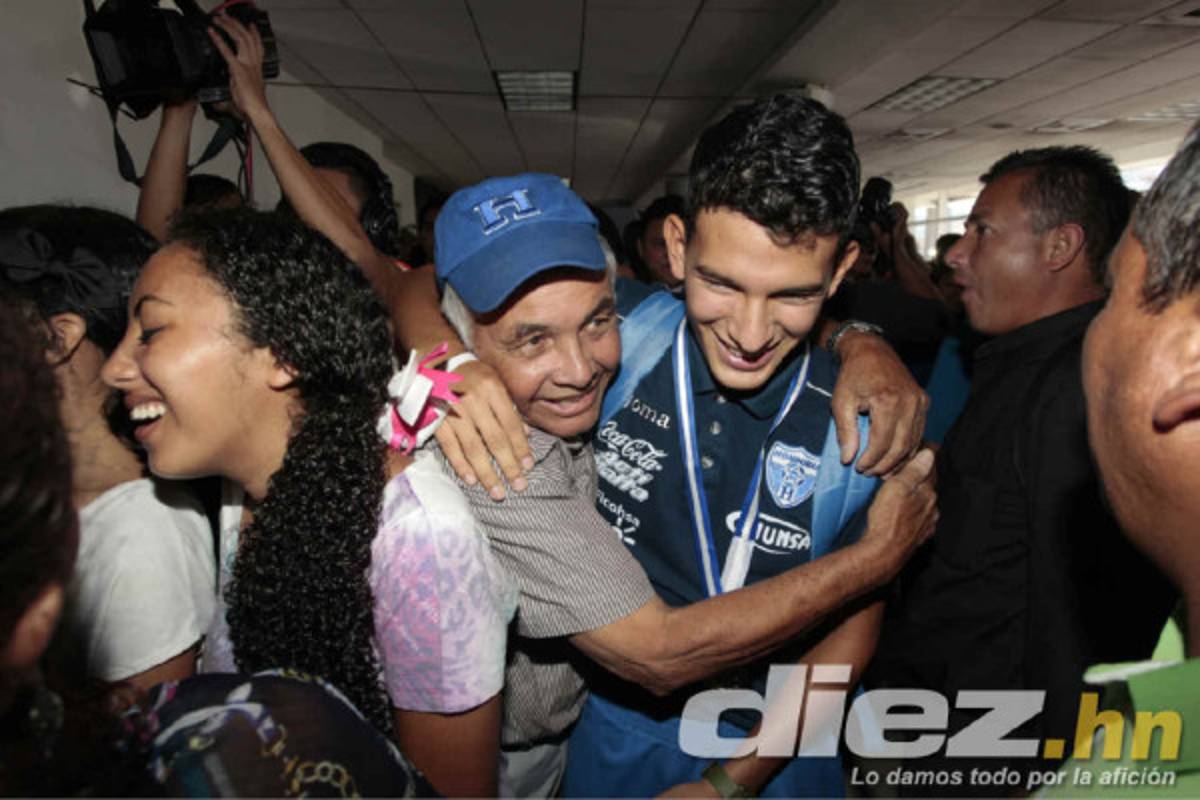 Sub-17 de Honduras, recibida como héroes.