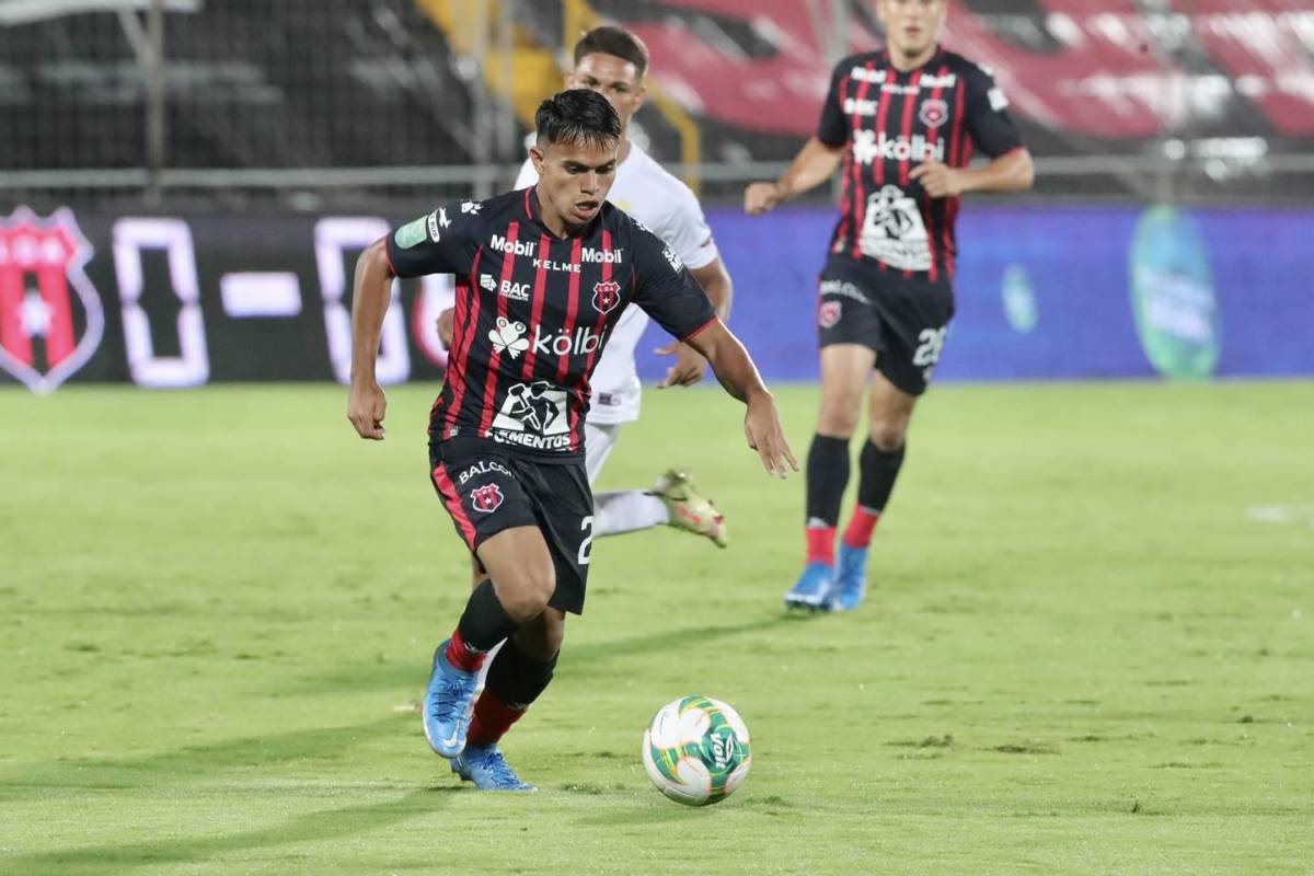 ¡Un mediocampo para tenerle miedo! El explosivo once titular de Alajuelense vs Olimpia en la final de Liga Concacaf