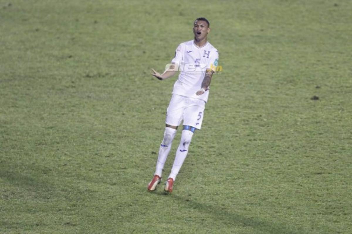 Las impactantes y desgarradoras fotos de los futbolistas de Honduras en el Olímpico y el júbilo de los panameños