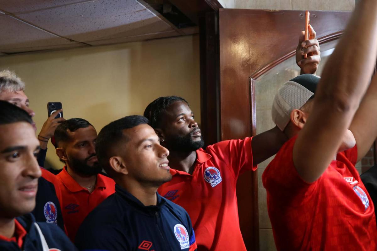 ¡Épico banderazo! Afición del Olimpia pide la 40 antes de la gran final contra Marathón