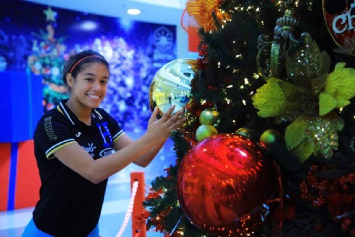 En fotos: Así es Elexa Bahr, la joven 'catracha” que jugará en el Racing de España
