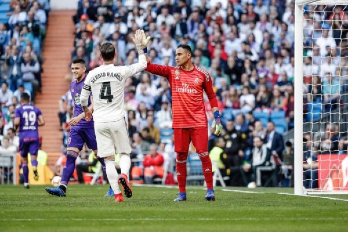 ¡Amor y feli-Zidane en el Bernabéu! A Florentino le sacaron dos fuertes pancartas