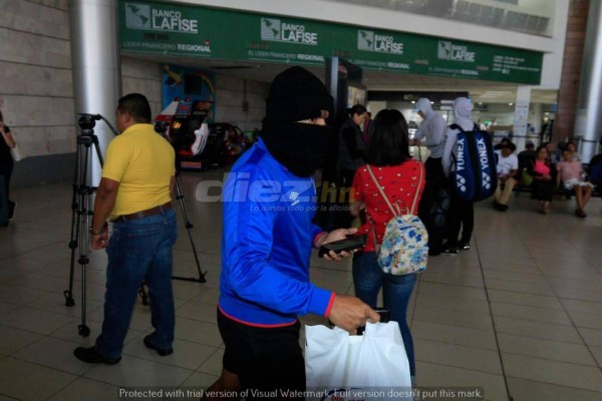 ¡Hasta con pasamontañas, guantes y tapabocas, regresó Olimpia de Canadá!