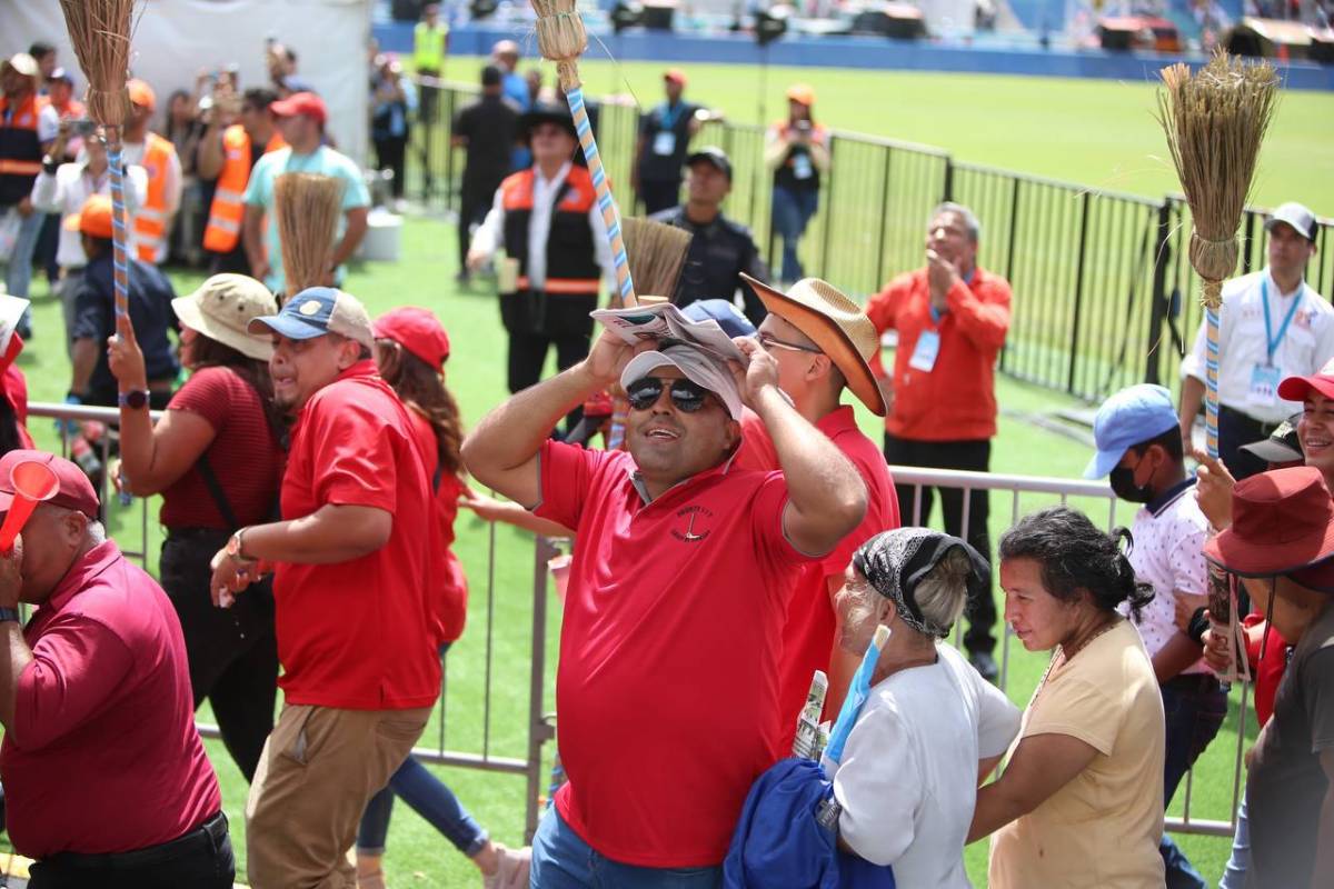 “Influencers” hondureños desfilando, mascotas y las otras curiosidades de las fiestas patrias 2023