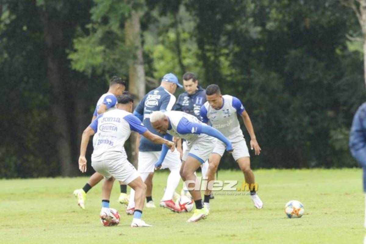 'Bolillo' Gómez recibe a viejo conocido en el entrenamiento de Honduras; el mano a mano de Elis con Choco Lozano