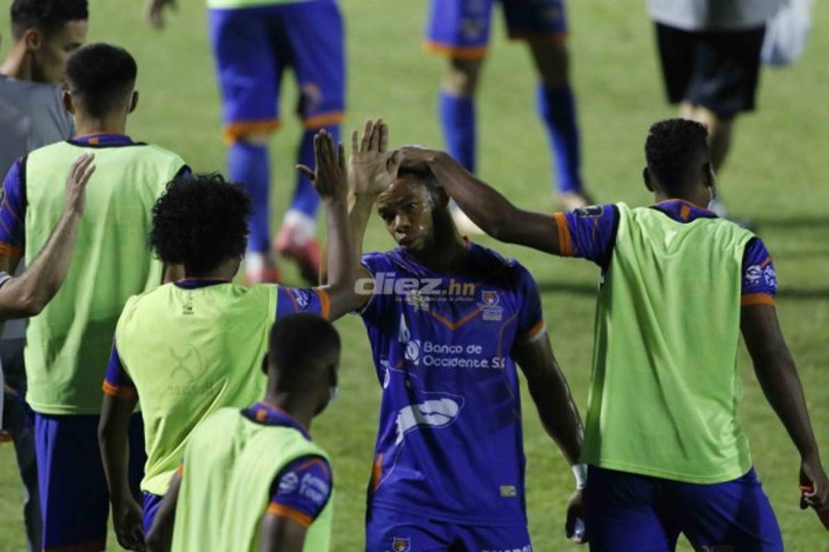 En fotos: Visita de lujo en el Vida-Motagua; el acrobático festejo de Omar Rosas y el cariñito de Nazar a su goleador