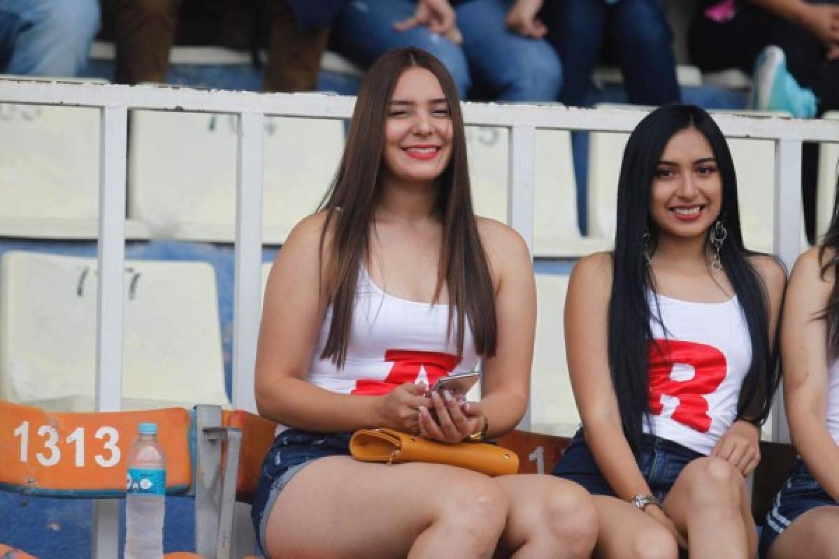 ¡El Nacional se llenó de preciosuras! Las chicas que enamoraron en el Motagua-Marathón