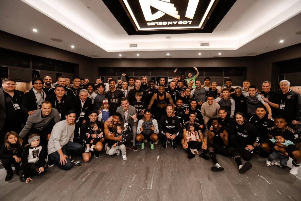¡Lujazo del LAFC! Famosos, anillos millonarios y espectacular tifo en estreno de la nueva casa de Denil Maldonado