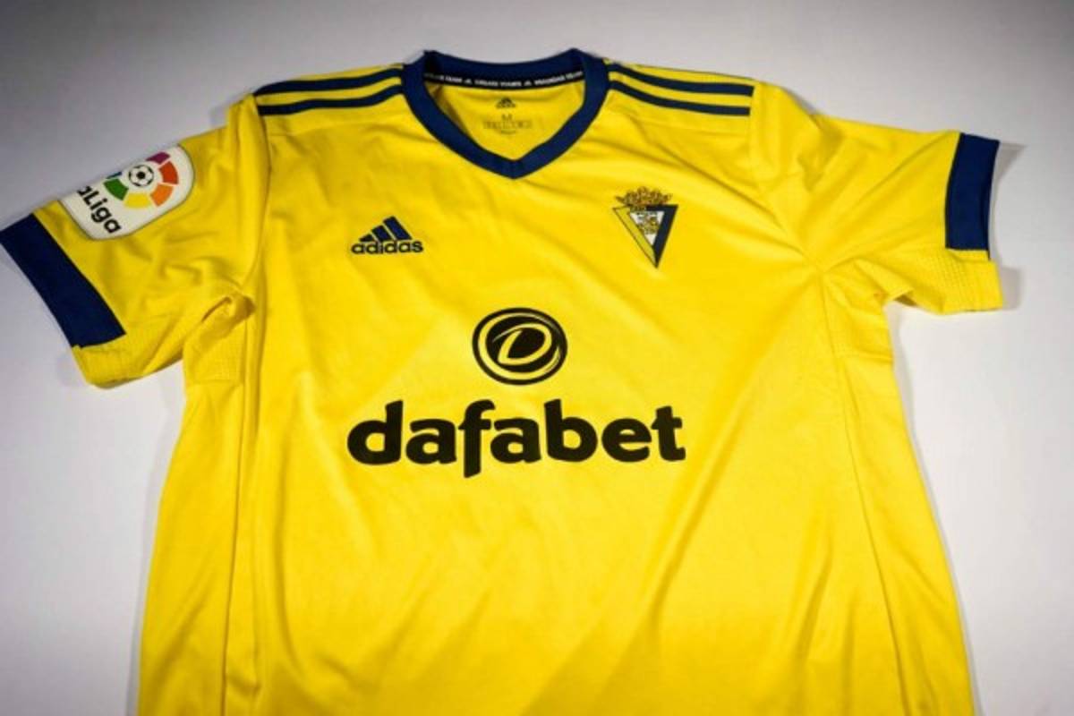 Las camisas de lujo que han donado los legionarios para ayudar a jugadores de la Liga de Ascenso