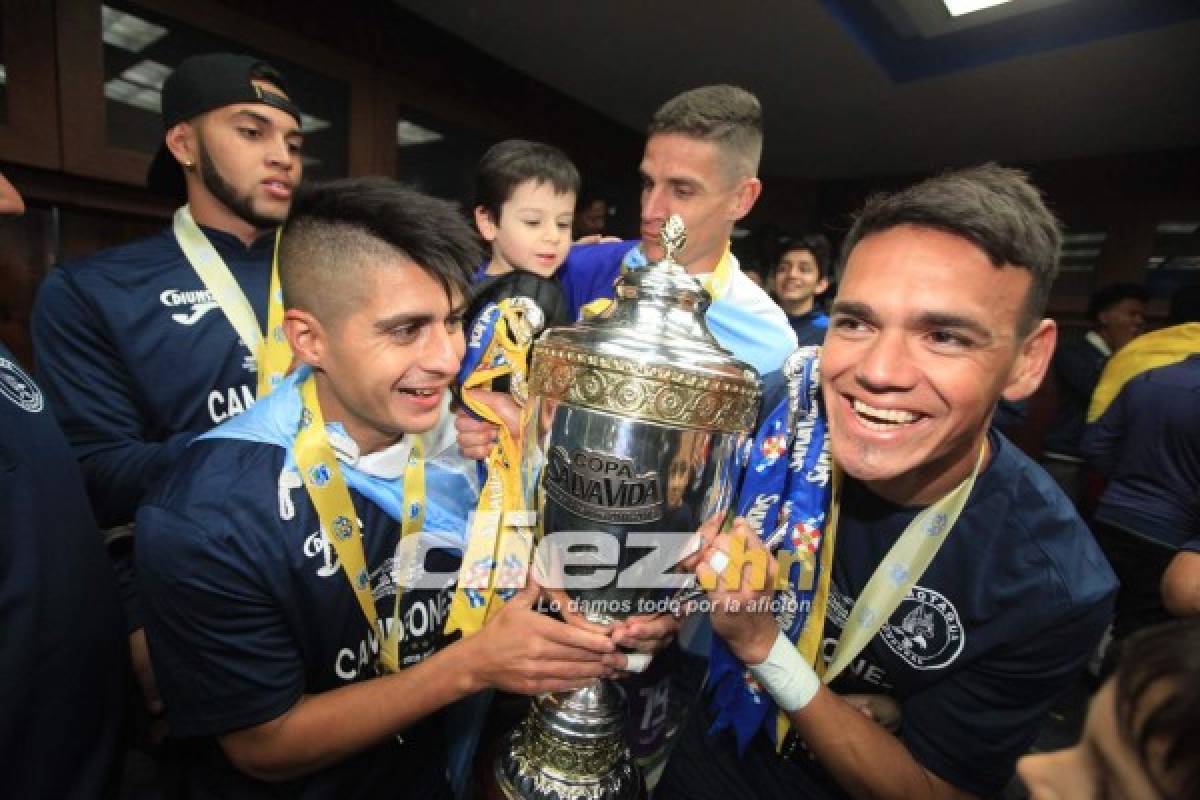 EN FOTOS: La íntima celebración de Motagua en su camerino tras ganar la copa 16