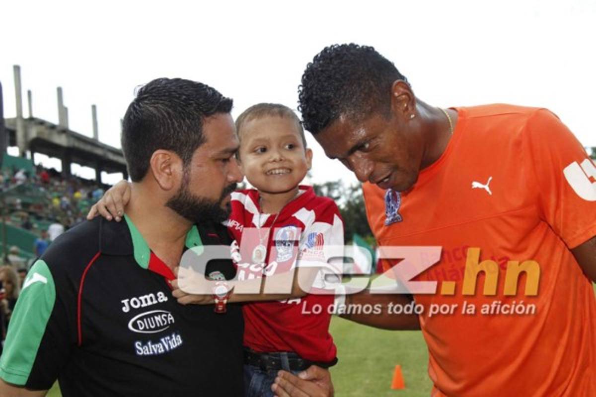 NO VISTE EN TV: Un 'espontáneo' en Tocoa y el noble gesto de Costly