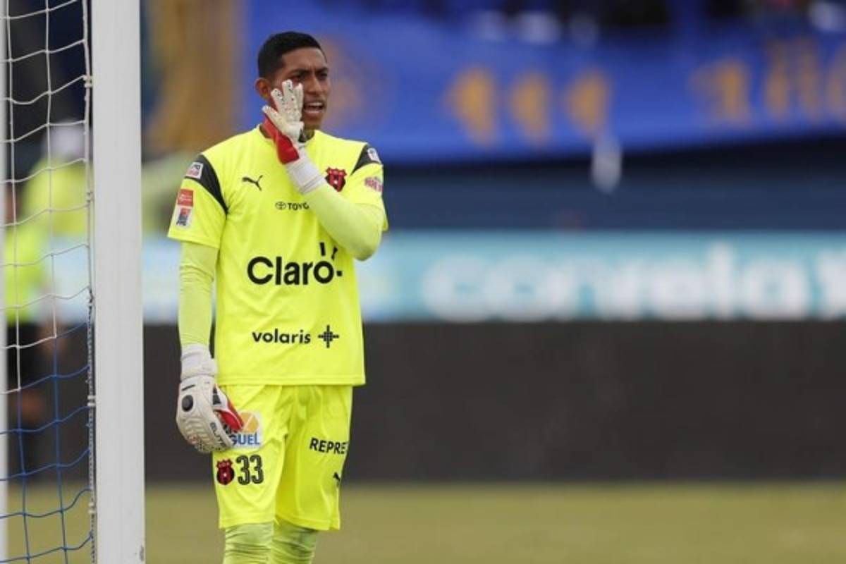 ¡Rumores y fichajes! Mundialista tico de Brasil 2014 sin equipo en su país