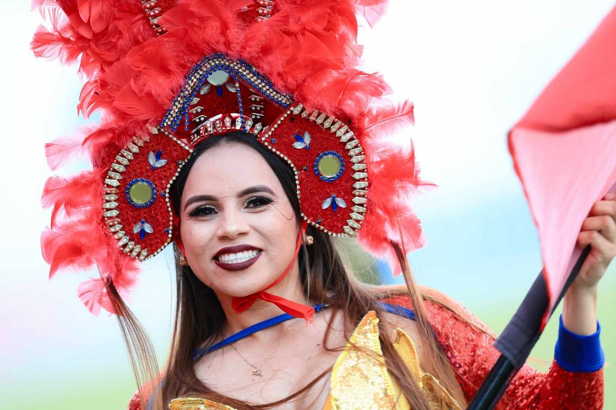 Ambientazo para la final entre Real España y Olimpia: La chica que se escondió, ¿por qué? el periodista sorprendido y las bellezas