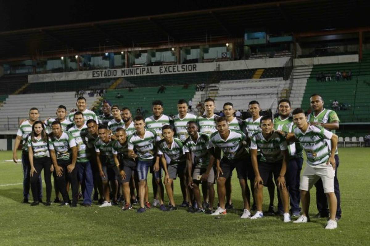 NO SE VIO: Las magia de Rambo, las bellas chicas y la fiesta en Cortés