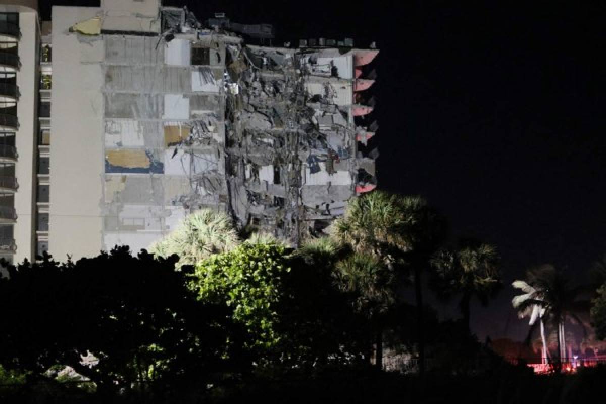 ¿Atentado? Así fue el colapso de un edificio de 12 pisos en Miami que dejó una persona muerta y 30 desaparecidos  