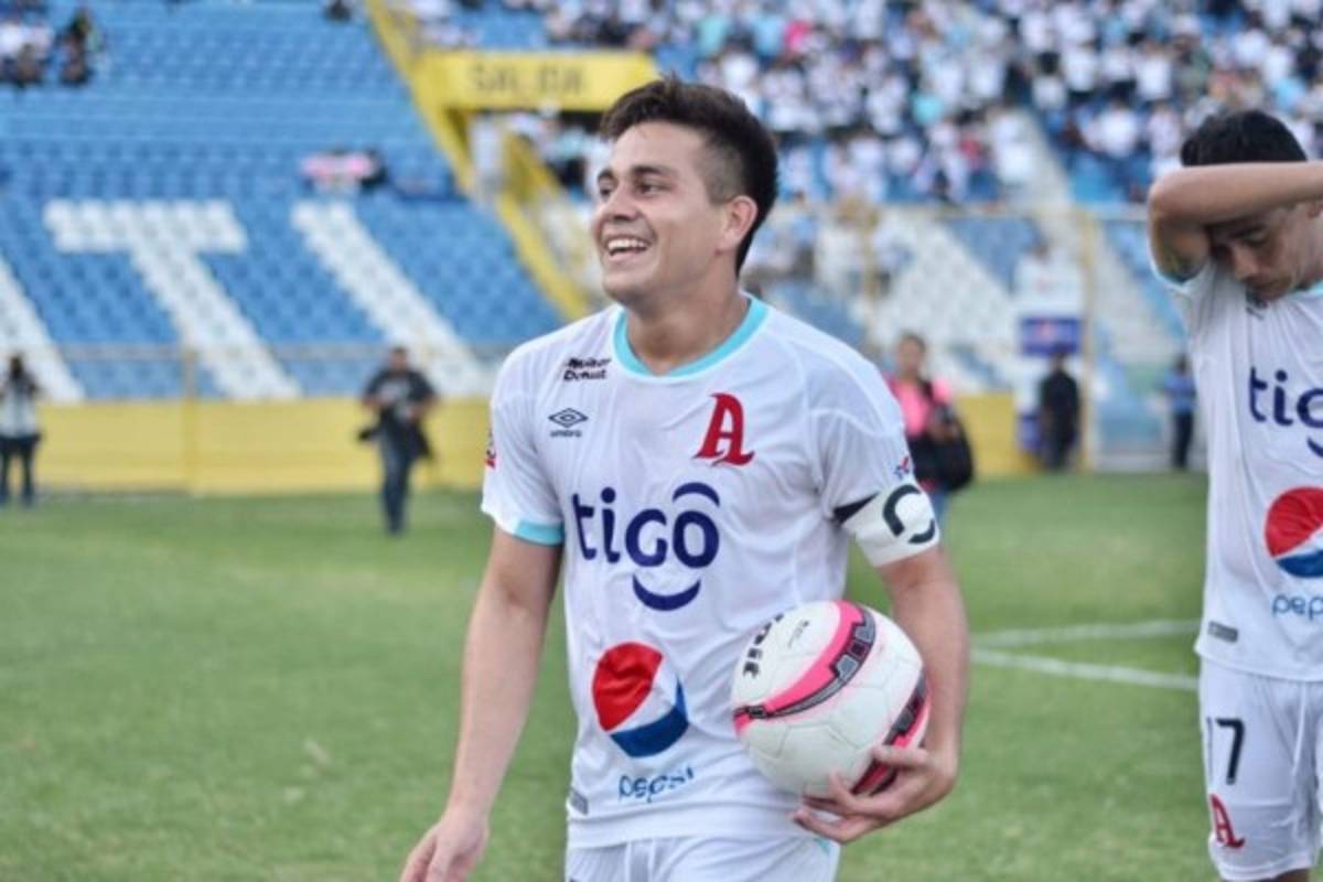 Centroamérica: Hondureños sacuden el mercado y exBoca llega a Costa Rica