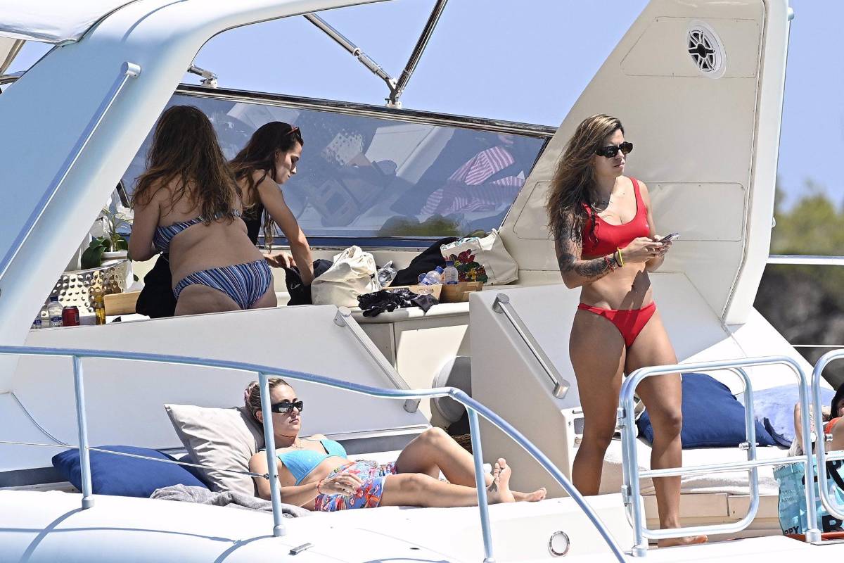 Así son las vacaciones Jenni Hermoso tras su polémico beso: ‘Tatuaje’ dedicado a Rubiales y Alexia Putellas deslumbra