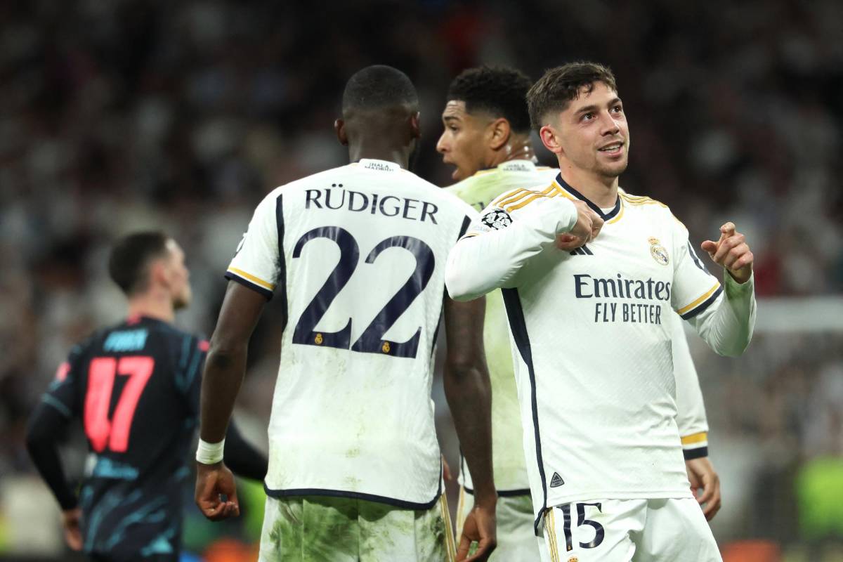 Real Madrid - City: Guardiola explota en el Bernabéu, el extraño gesto de Ancelotti y el cruce de Vinicius con rival