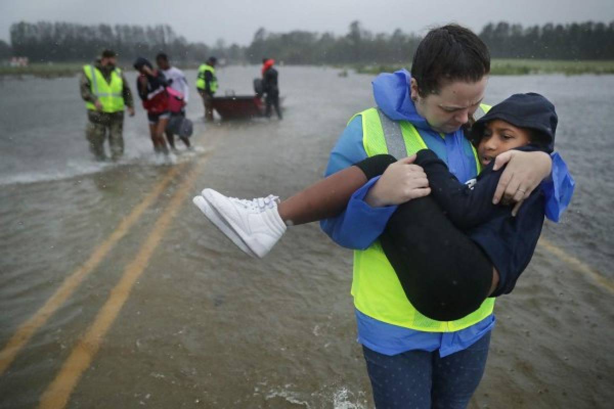 EN FOTOS: Huracán Florence ya golpeó con fuerza la costa este de Estados Unidos