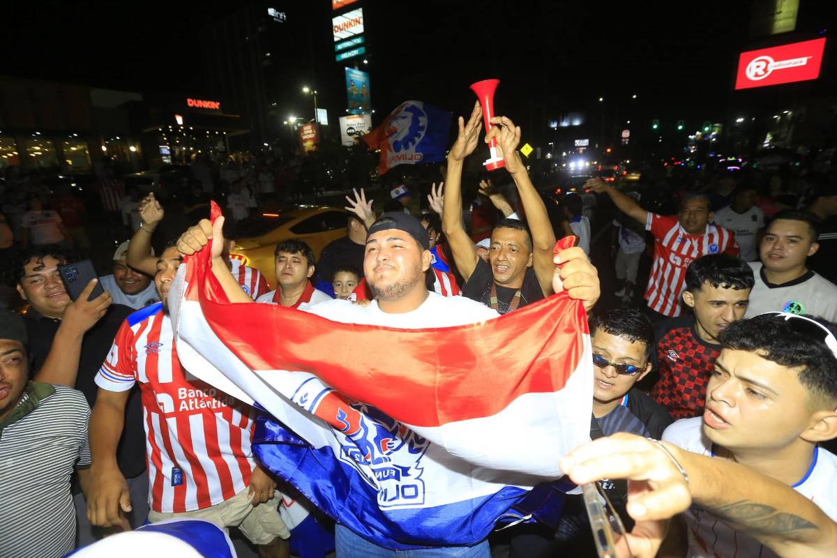 ¡Fiesta por la 39! Aficionados del Olimpia celebran por toda Honduras el título del torneo Clausura