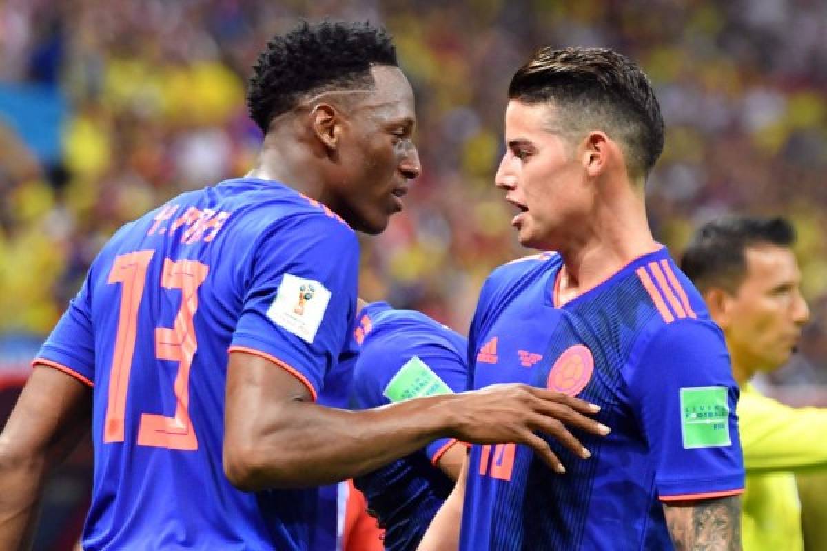 Colombia's defender Yerry Mina (L) chats with Colombia's midfielder James Rodriguez during the Russia 2018 World Cup Group H football match between Poland and Colombia at the Kazan Arena in Kazan on June 24, 2018. / AFP PHOTO / SAEED KHAN / RESTRICTED TO EDITORIAL USE - NO MOBILE PUSH ALERTS/DOWNLOADS