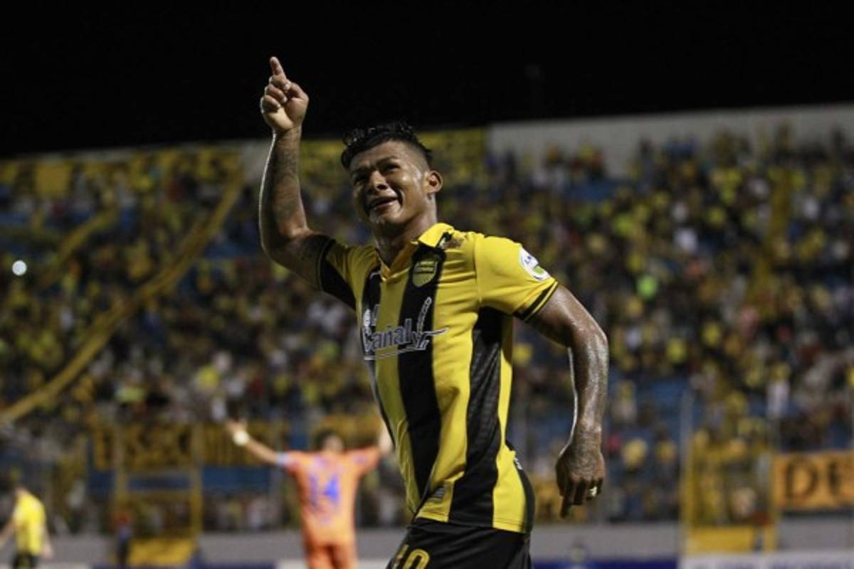 NO SE VIO: Las magia de Rambo, las bellas chicas y la fiesta en Cortés