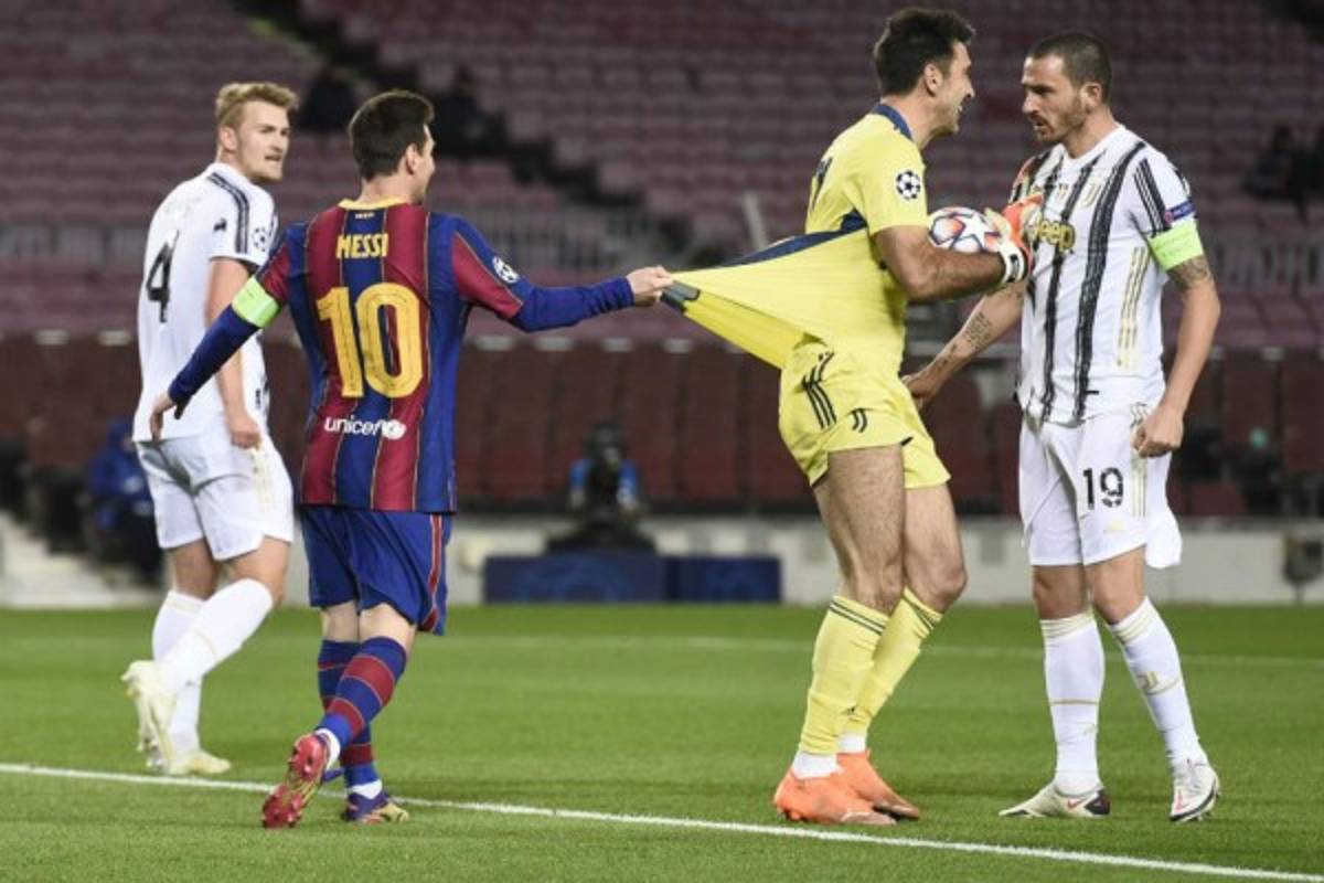 Risas y abrazo entre ambos: Messi no apareció y Cristiano Ronaldo brilló en el Camp Nou