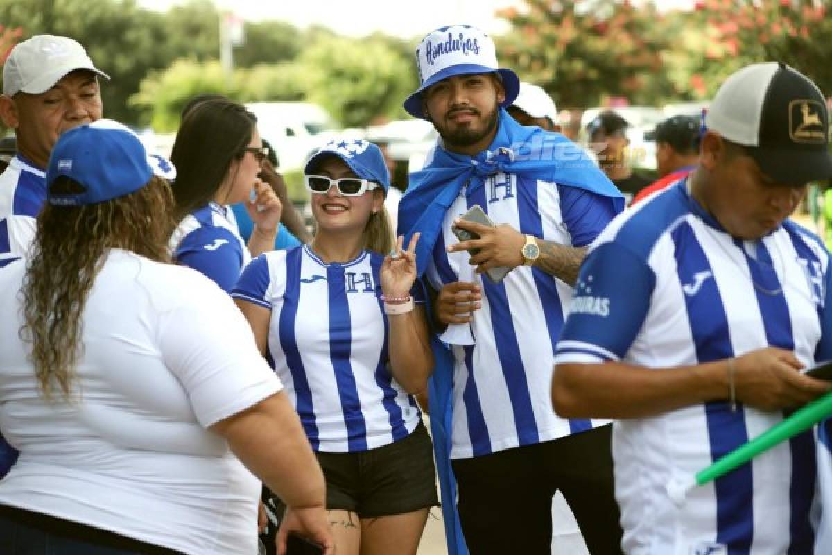 Honduras está bien arropado ante Panamá; la afición y belleza hondureña presente en el BBVA Compass de Houston