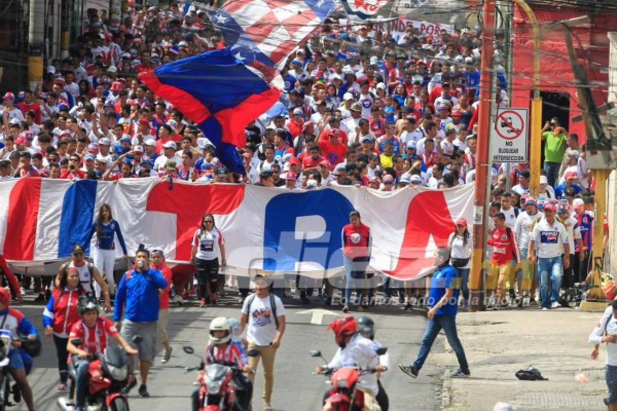 La majestuosa llegada de la Ultra Fiel al Estadio Nacional previo al Motagua-Olimpia