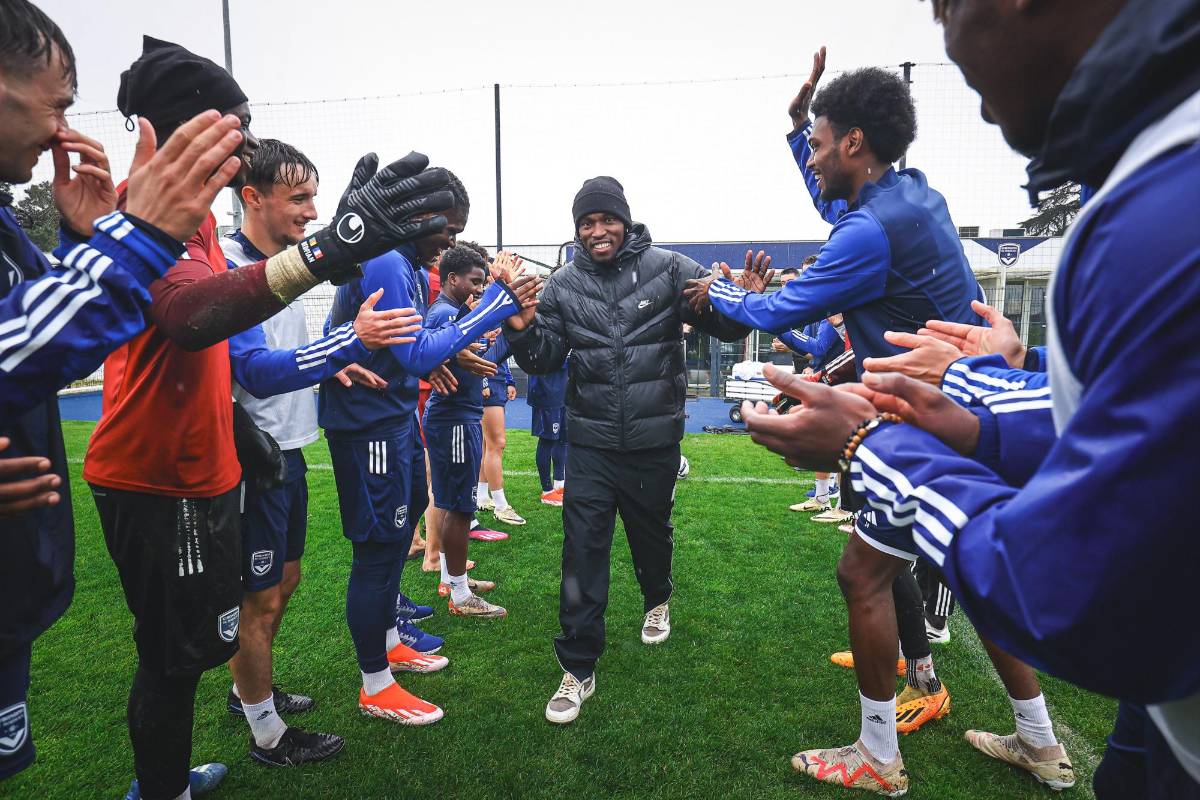 ¿Cómo luce? Alberth Elis reaparece y así lo recibieron sus compañeros del Girondins de Burdeos